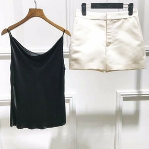 Meet your Posher, Thi hang